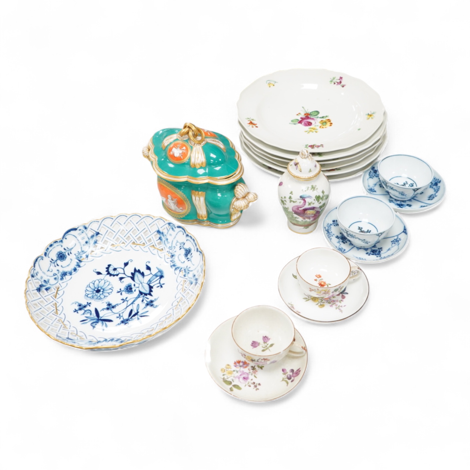 A group of 18th/19th century Continental porcelain, including six 18th century Vienna porcelain plates, a Meissen onion pattern dish, a pair of mid-18th century Meissen teacups and saucers, two tea bowls and saucers and